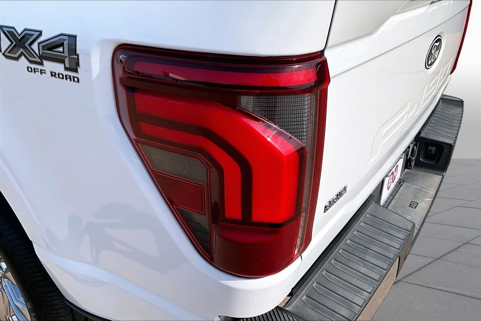 Used 2024 Oxford White Ford LARIAT image 26