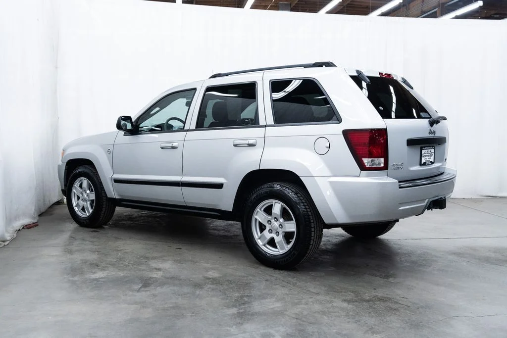 Used 2007 Silver Jeep Laredo image 4