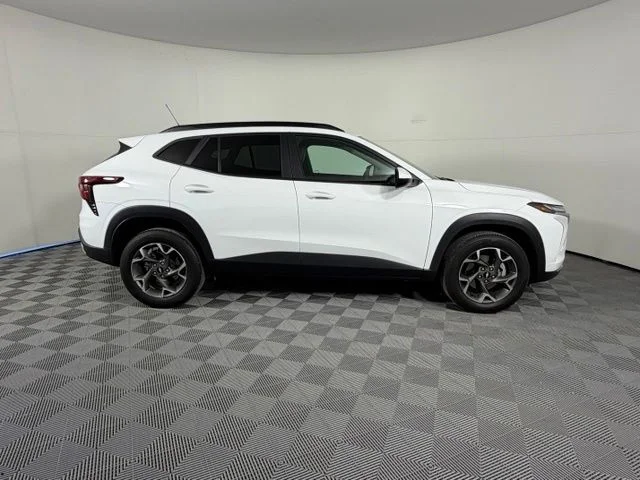 Used 2024 White Chevrolet LT image 7