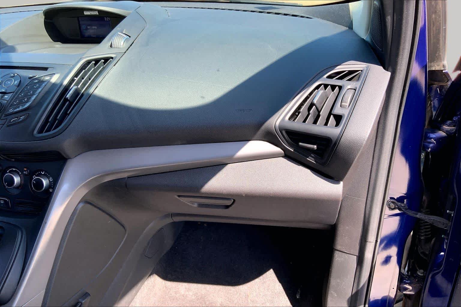 Used 2015 Blue Ford SE image 18