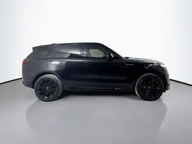 Used 2024 Black Land Rover Dynamic SE image 4