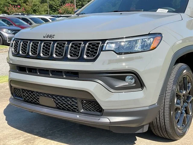 New 2026 Sting-Gray Clearcoat Jeep Latitude image 8