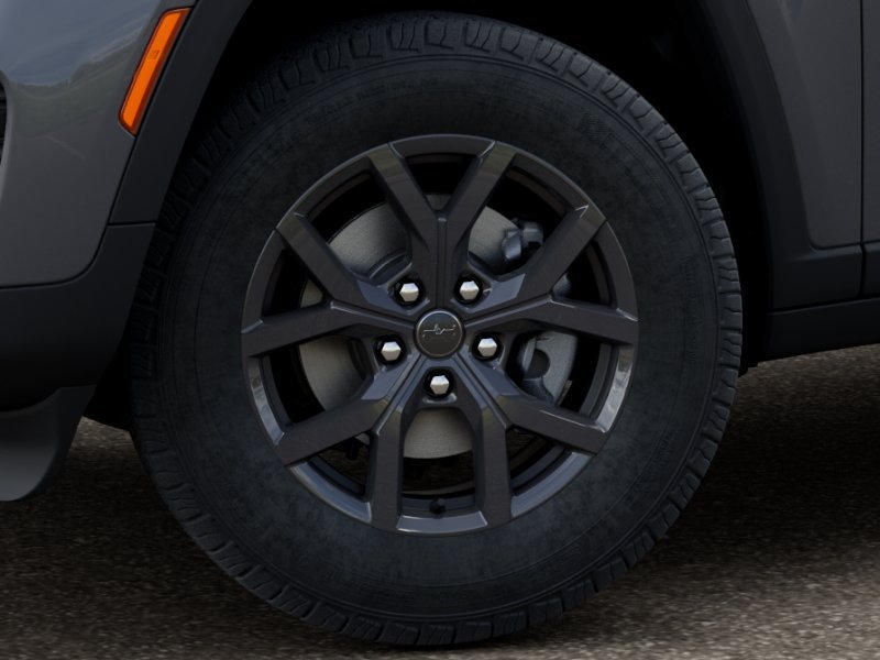 New 2027 Sting-Gray Clear-Coat Paint Jeep Laredo X image 4