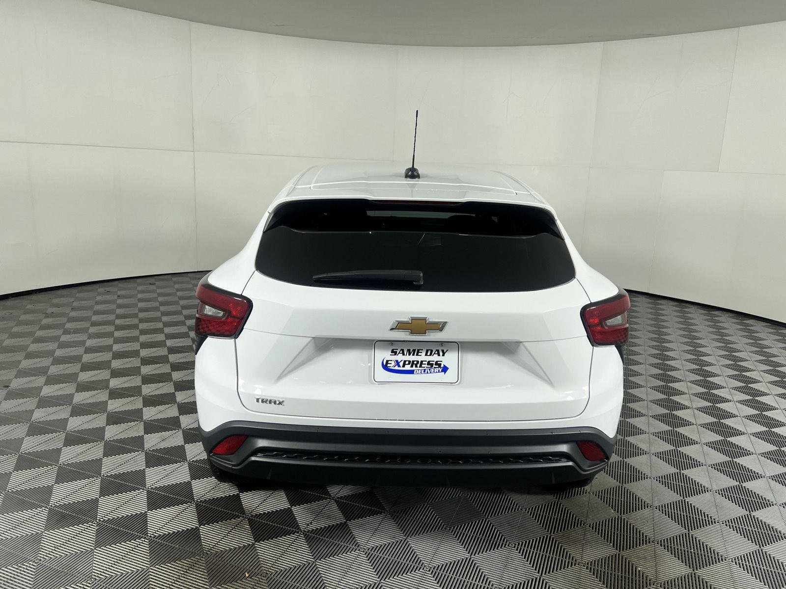 Used 2024 Summit White Chevrolet LS image 16