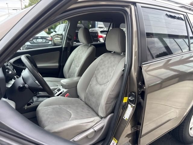 Used 2011 Brown Toyota Base image 14