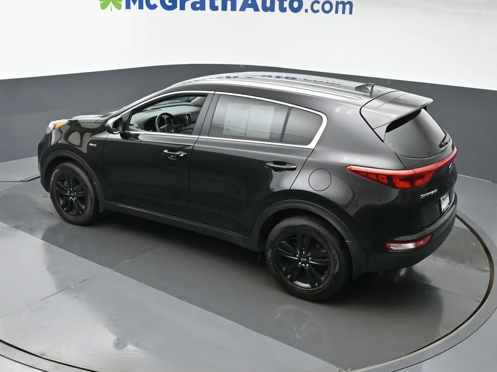 Used 2017 Red Kia LX image 23