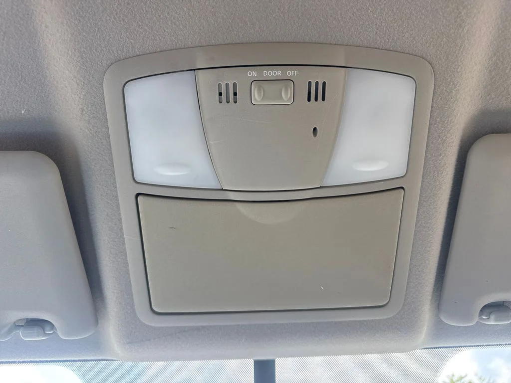 Used 2014 Platinum Graphite Nissan S image 27