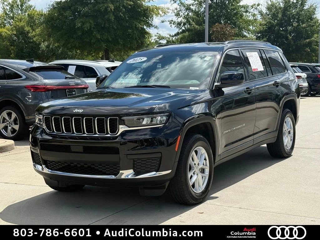 Used 2025 Black Jeep Laredo image 9