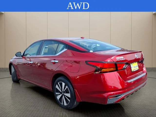 Used 2022 Red Nissan 2.5 SL image 8
