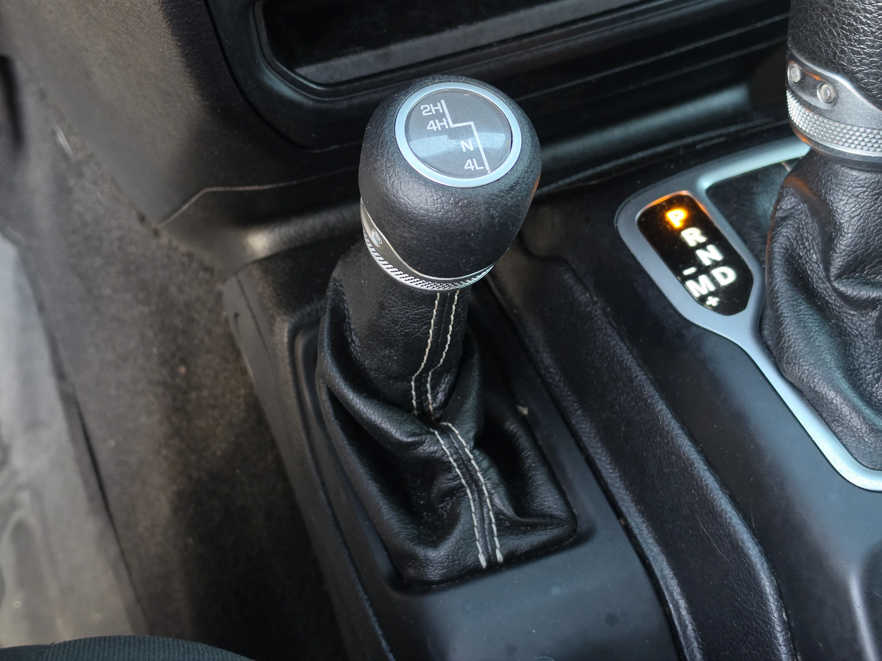 Used 2018 Granite Crystal Metallic Clearcoat Jeep Sahara image 29