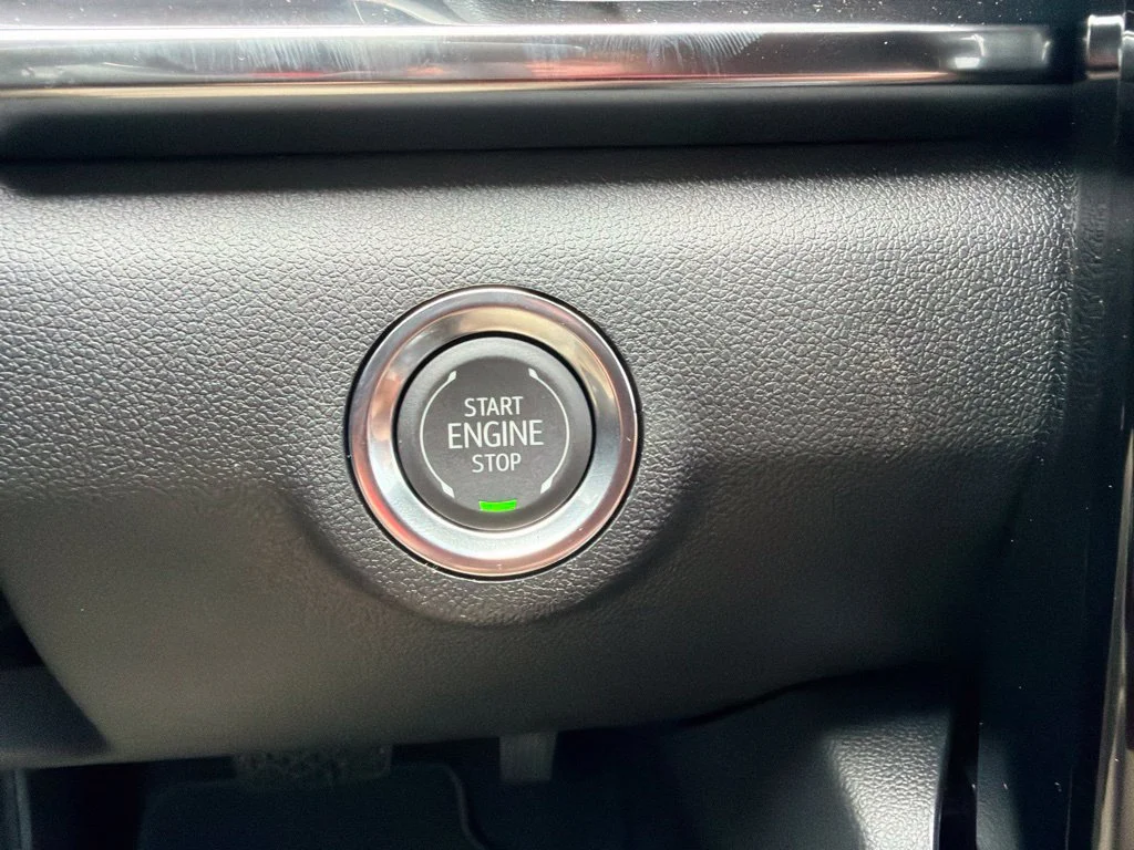 New 2027 Summit White GMC Elevation image 23