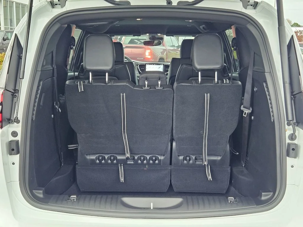 2026 Chrysler Pacifica Select - Photo 29
