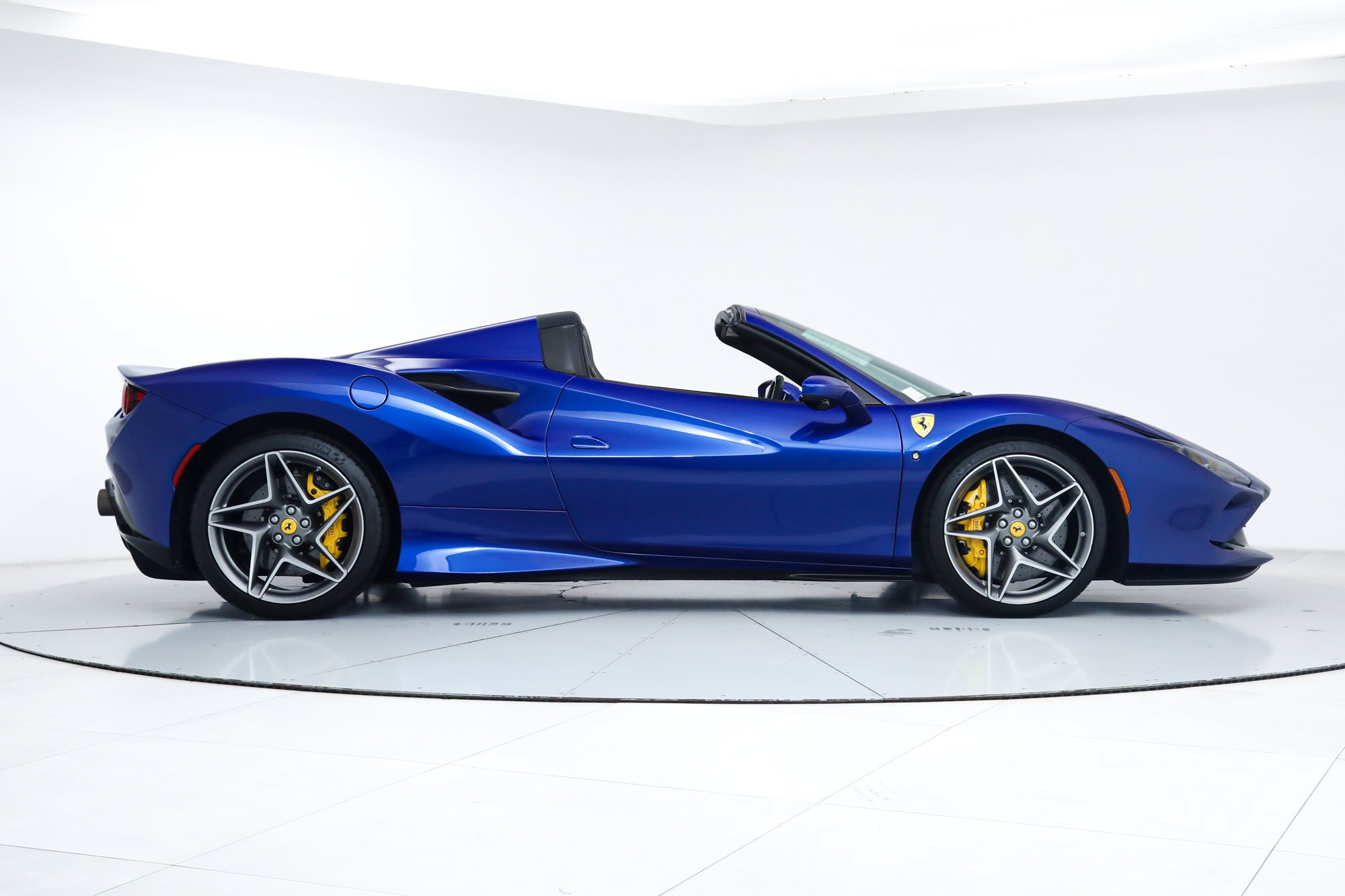 Used 2022 Blue Ferrari  image 10
