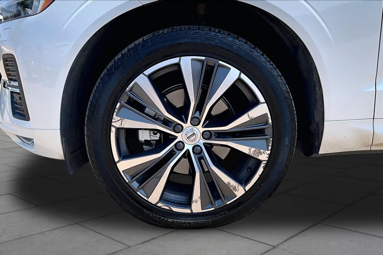 Used 2022  Volvo Momentum image 11
