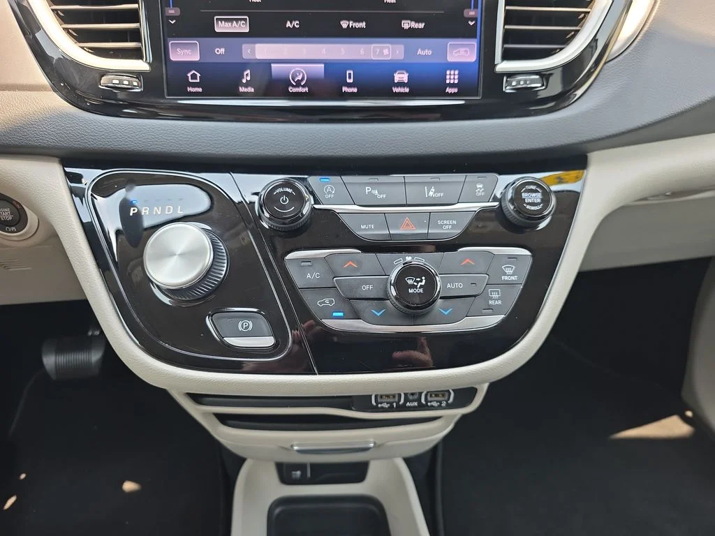 Used 2023 White Chrysler Touring L image 26