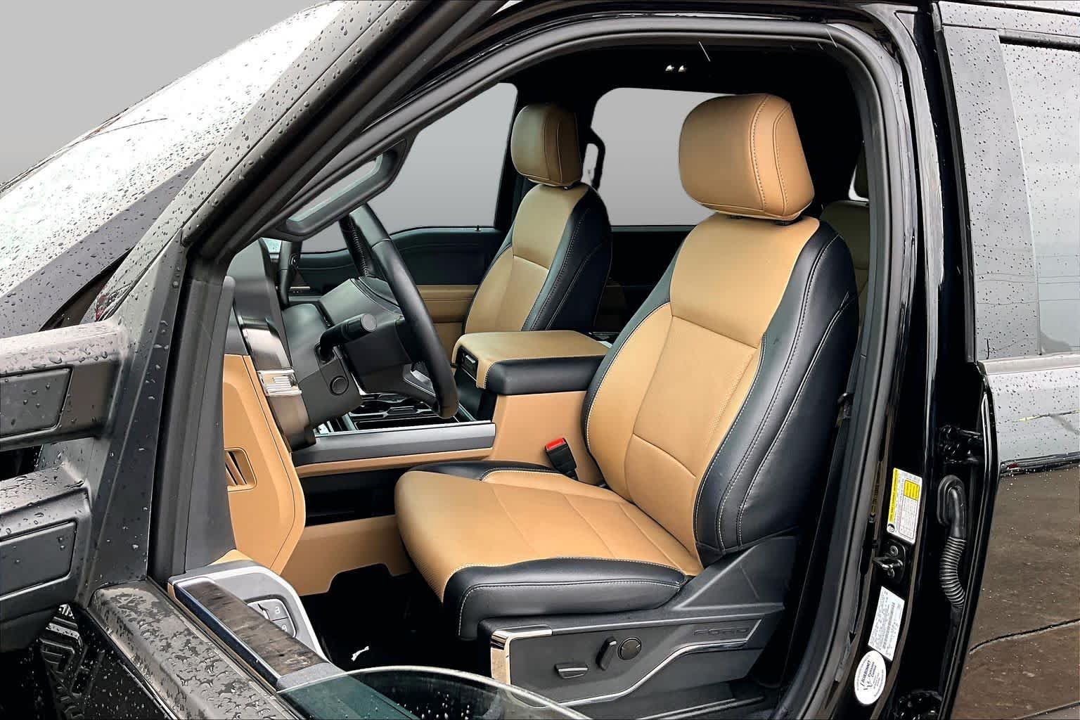 Used 2024 Agate Black Metallic Ford LARIAT image 8