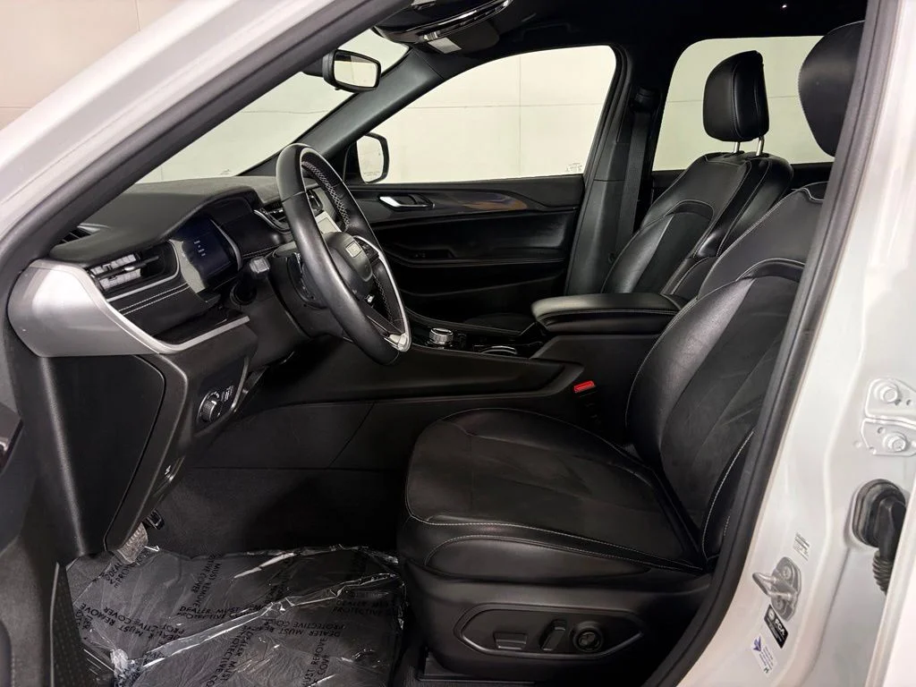Used 2022 Bright White Clearcoat Jeep Altitude image 15