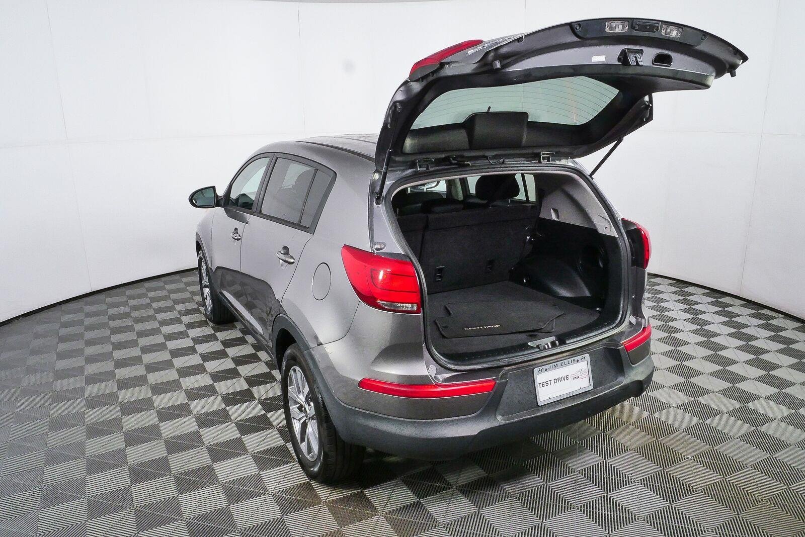 Used 2016 Mineral Silver Kia LX image 32