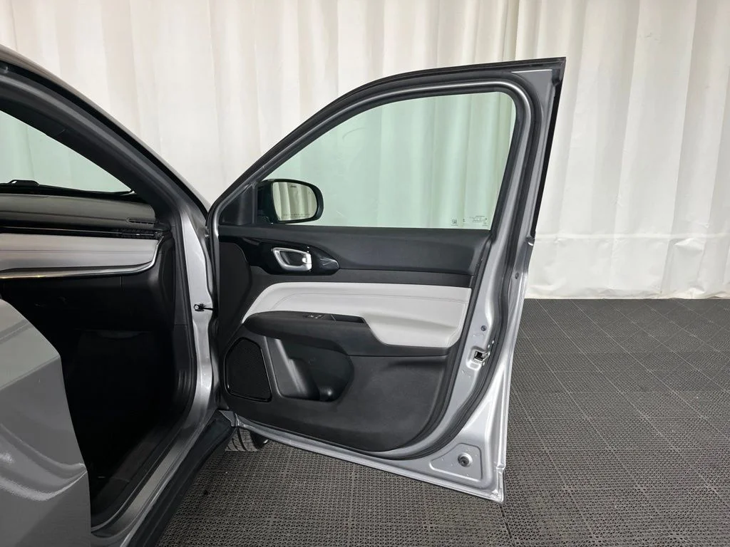 Used 2023 Silver Jeep Limited image 19