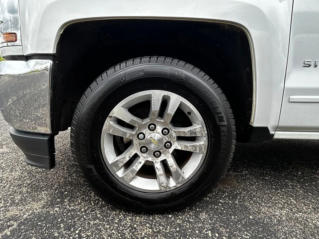 Used 2018 White Chevrolet LT image 10