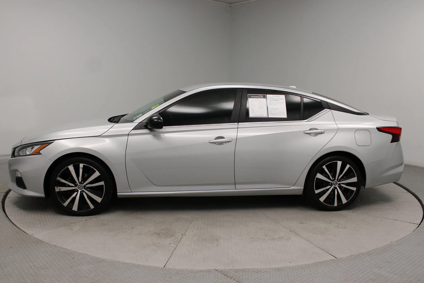 Used 2019 Brilliant Silver Metallic Nissan 2.5 SR Sedan image 28
