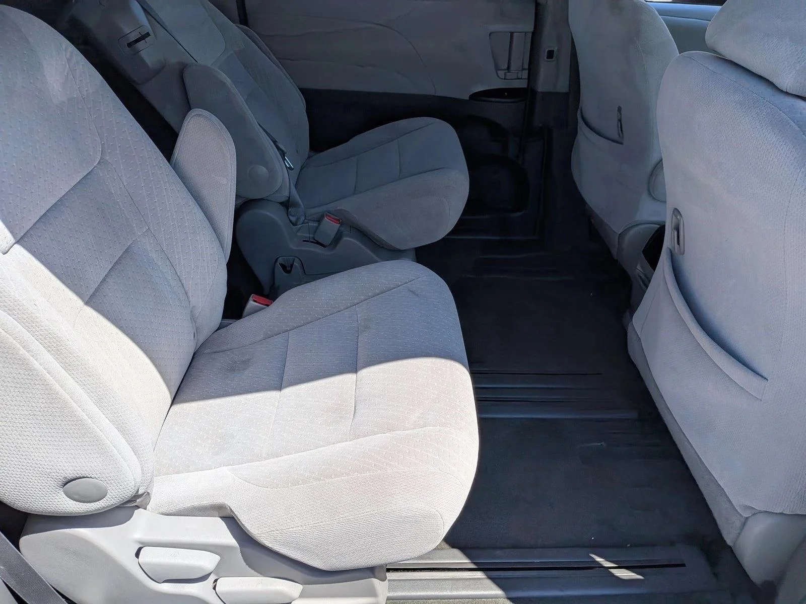 Used 2016 Predawn Gray Mica Toyota LE image 17