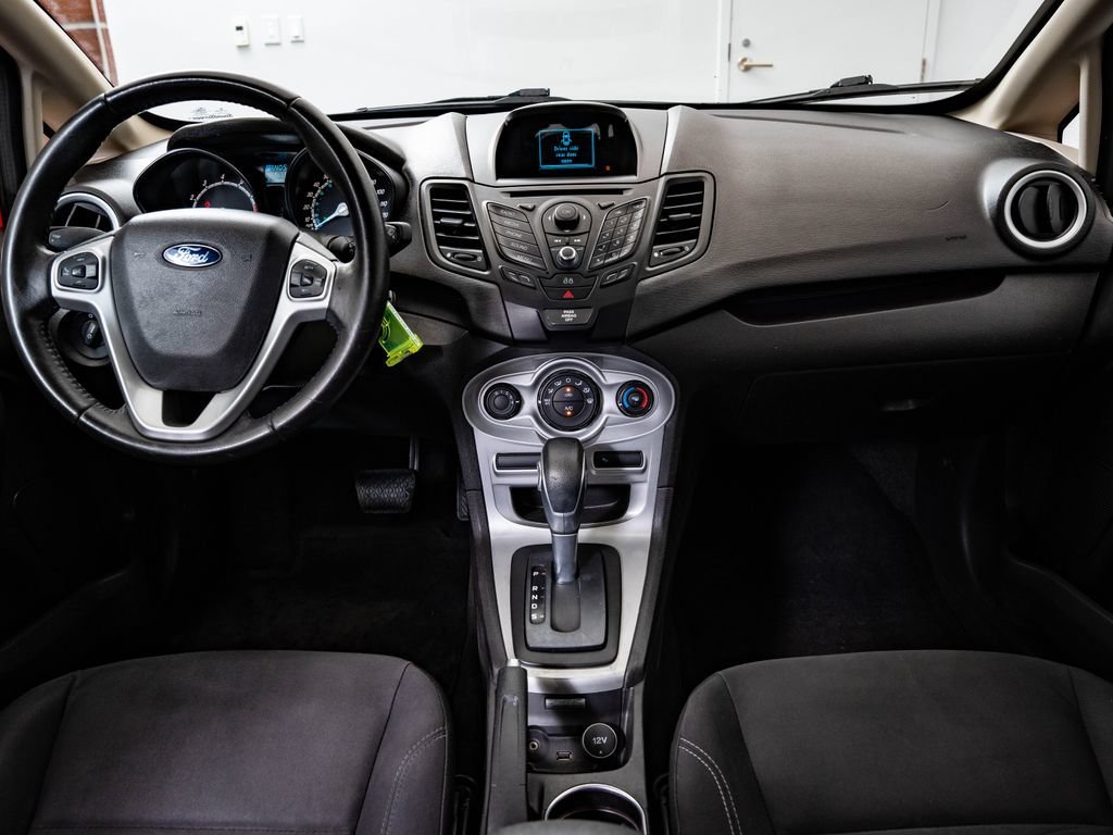 Used 2015 Race Red Ford SE image 31