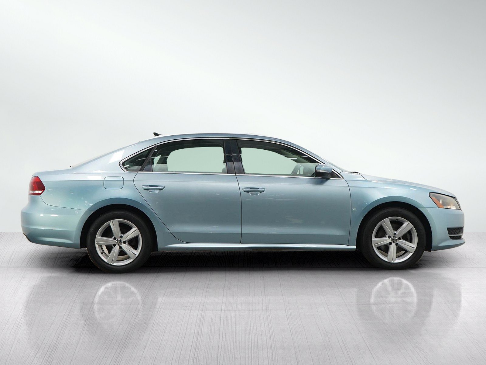 Used 2013 Glacier Blue Metallic Volkswagen 2.5 SE image 6