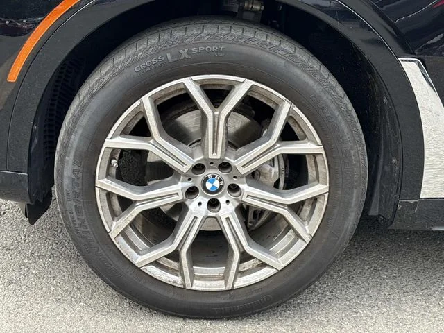 Used 2022 Black BMW xDrive40i image 12