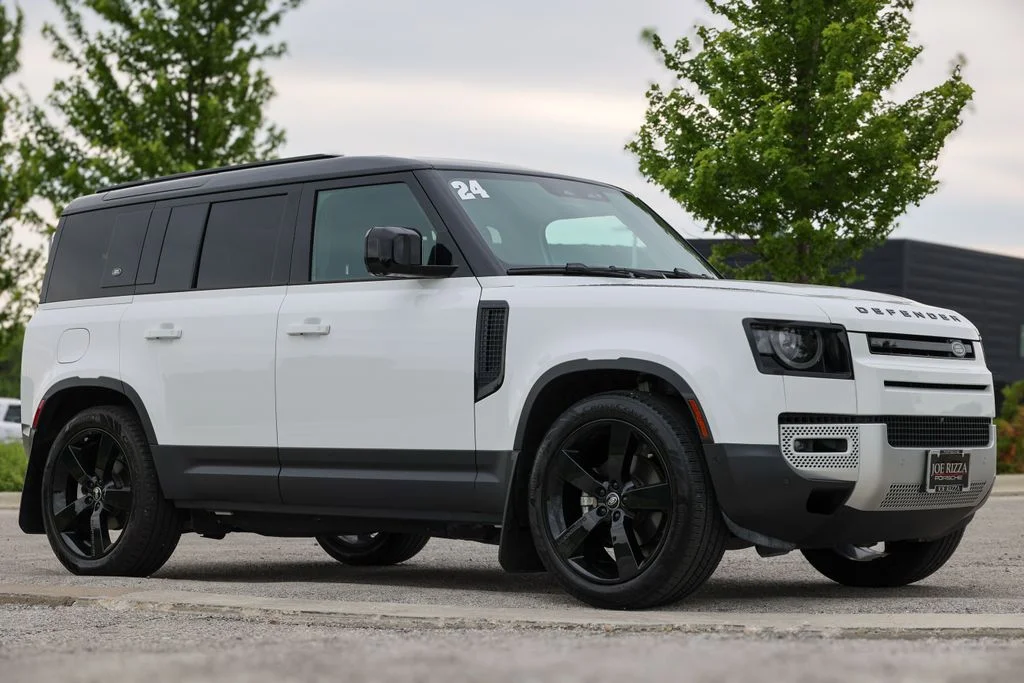 Used 2024 White Land Rover S image 30