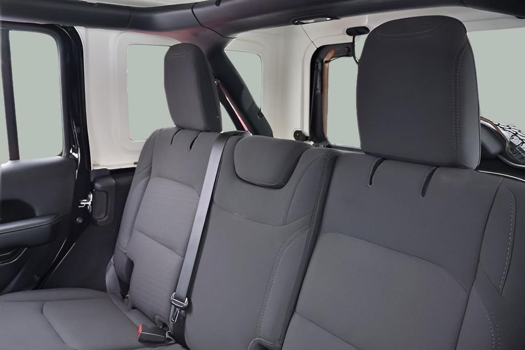 Used 2022 Black Jeep Unlimited Sahara image 15