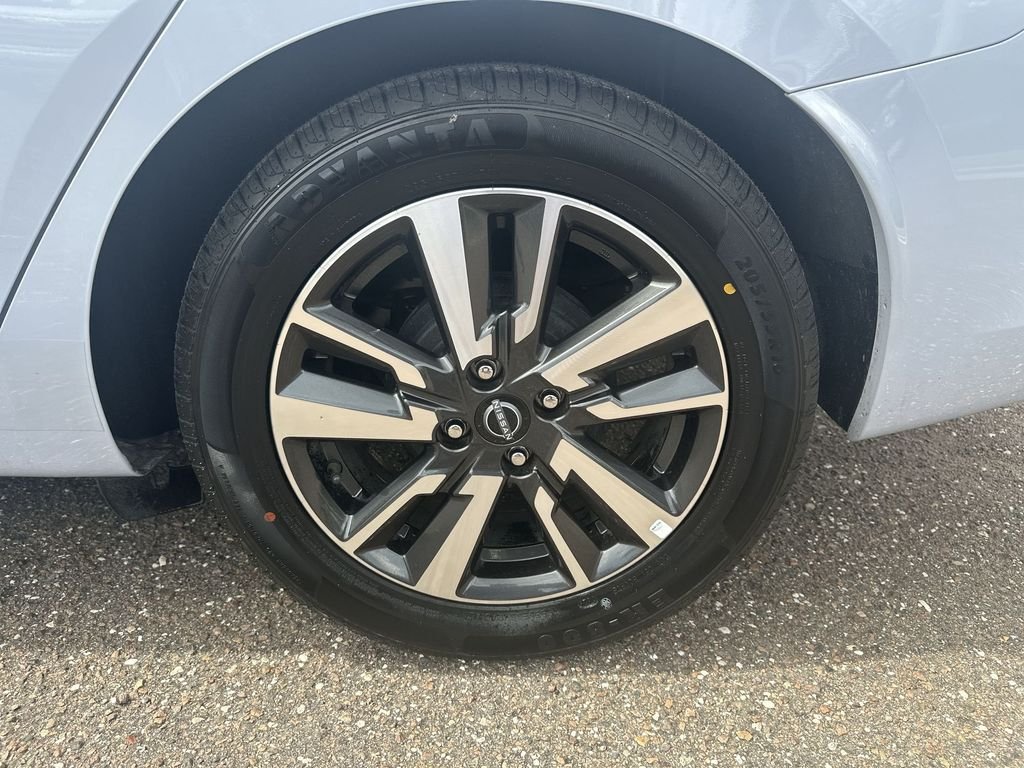 Used 2024 Gray Nissan SV image 31