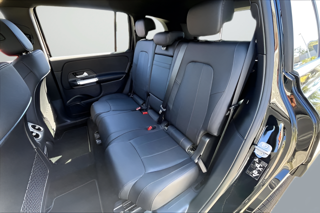 Used 2025 Black Mercedes-Benz GLB 250 image 23