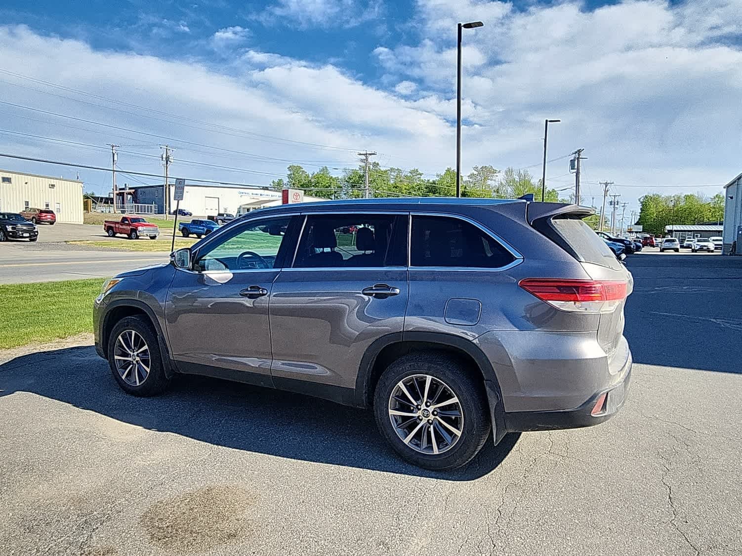 Used 2019 Predawn Gray Mica Toyota XLE image 5