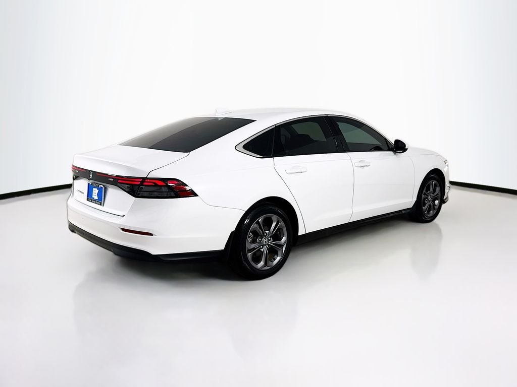 Used 2023 White Honda EX image 7