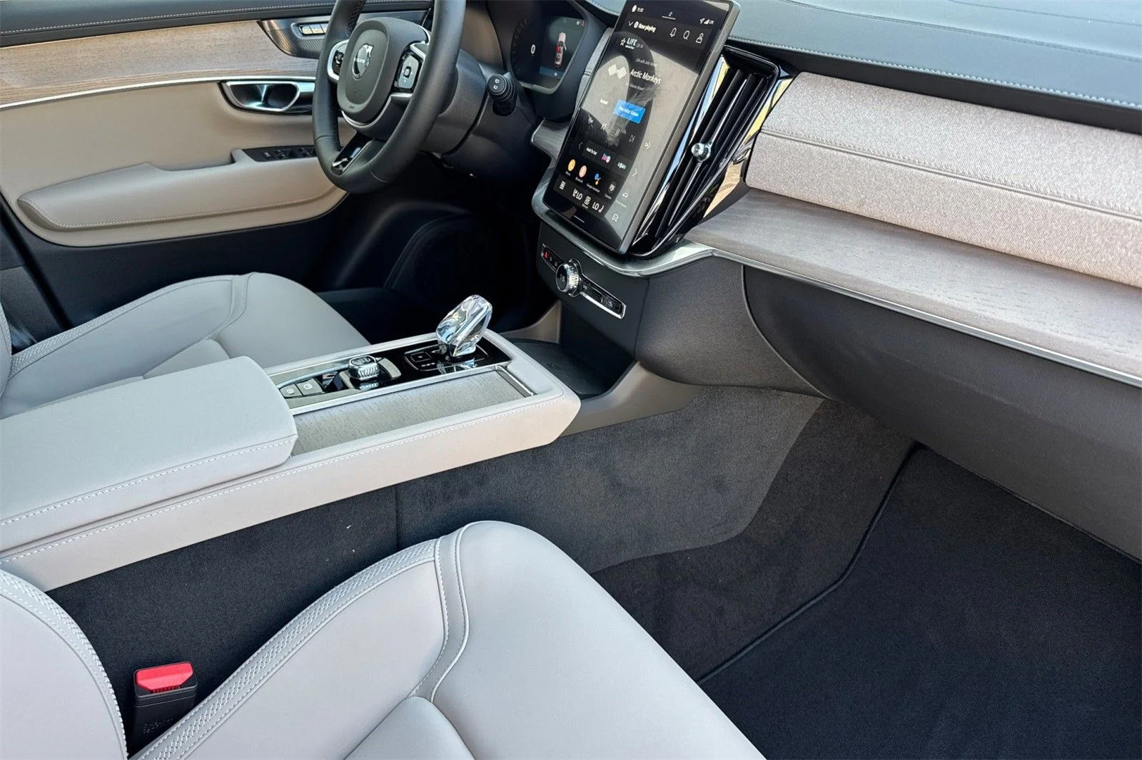 2026 Volvo XC90 Plus - Photo 16