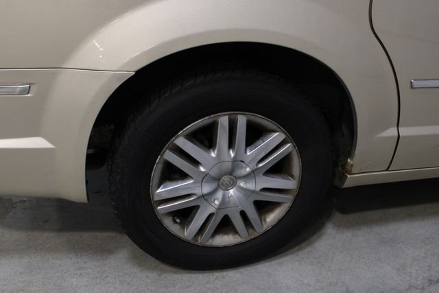 Used 2010 Gold Chrysler Touring image 23