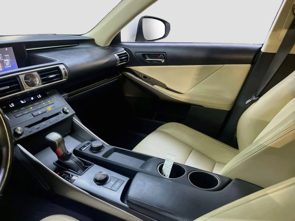 Used 2016 White Lexus 200t image 22