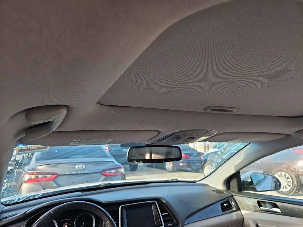 Used 2018 White Hyundai Limited image 10