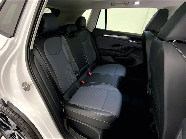 New 2026 White Volkswagen 2.0T SE image 10
