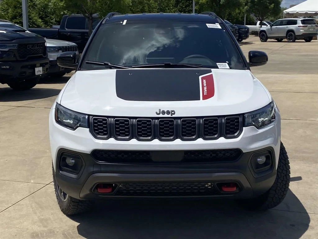 New 2026 Bright White Clear-Coat Exterior Paint Jeep Trailhawk image 30