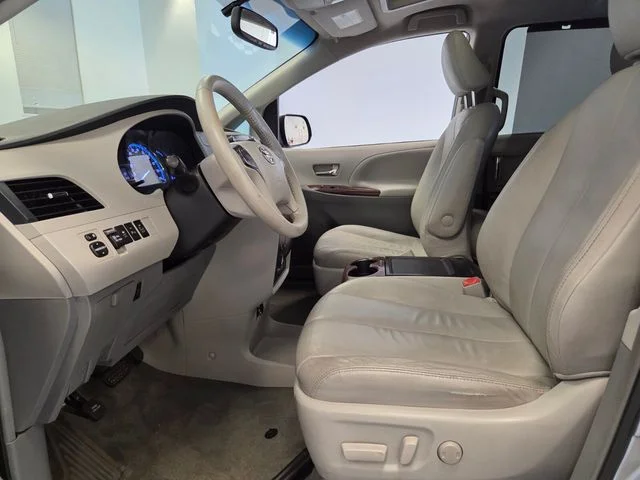 Used 2013 Silver Toyota XLE image 9