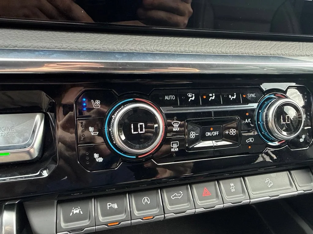 Used 2025 Sterling Metallic GMC Denali image 22