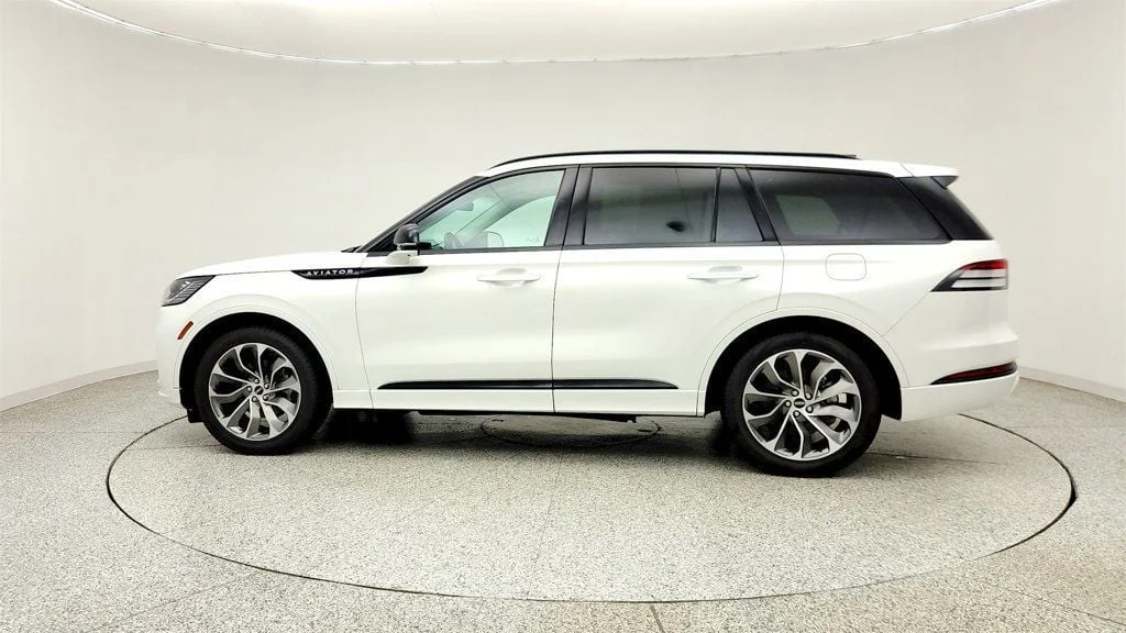 Used 2025 Pristine White Metallic Tri-Coat Lincoln Premiere RWD w/ Jet Pkg & 21