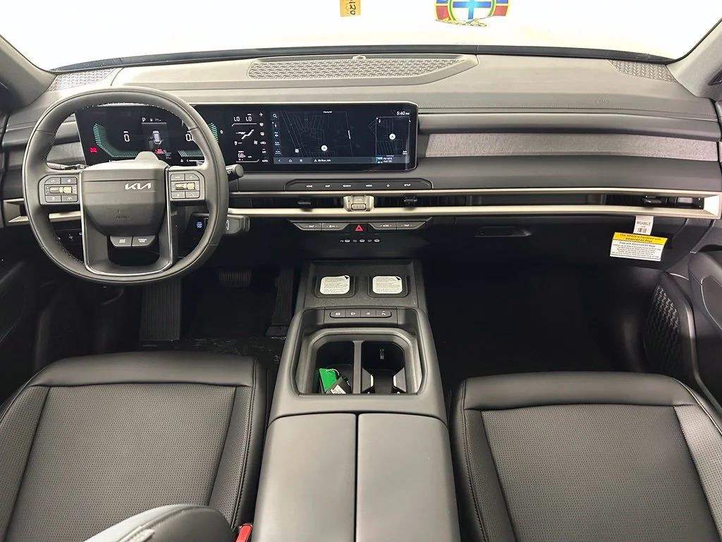 New 2027 Ebony Black Kia S image 4