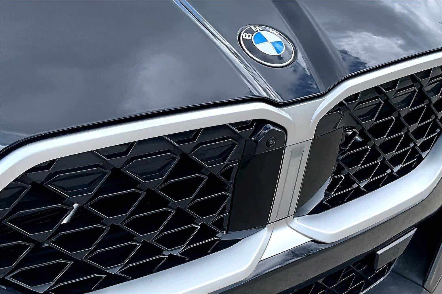 Used 2025 Black Sapphire Metallic BMW xDrive28i image 29