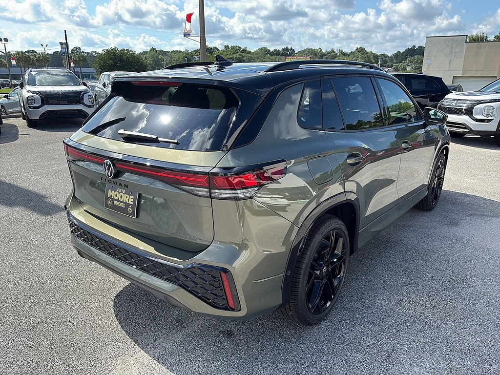 New 2026 Avocado Green w/ Deep Black Roof Volkswagen SE R-Line Black FWD image 5
