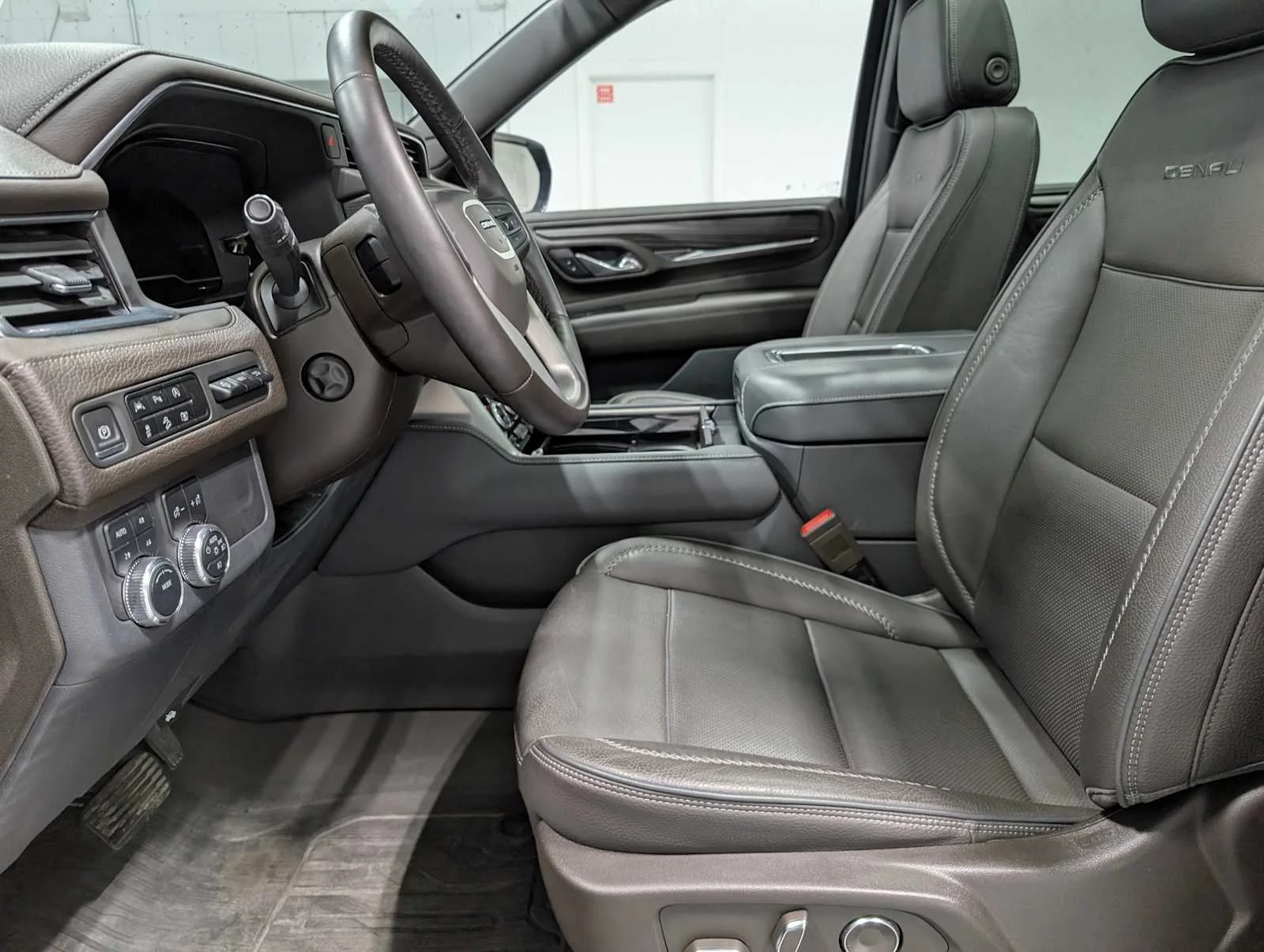 Used 2023 Titanium Rush Metallic GMC Denali image 4