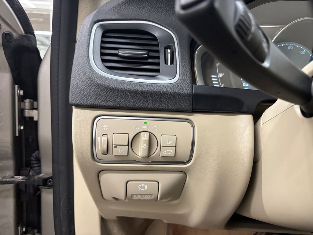 Used 2015 Seashell Metallic Volvo T5 Premier image 26