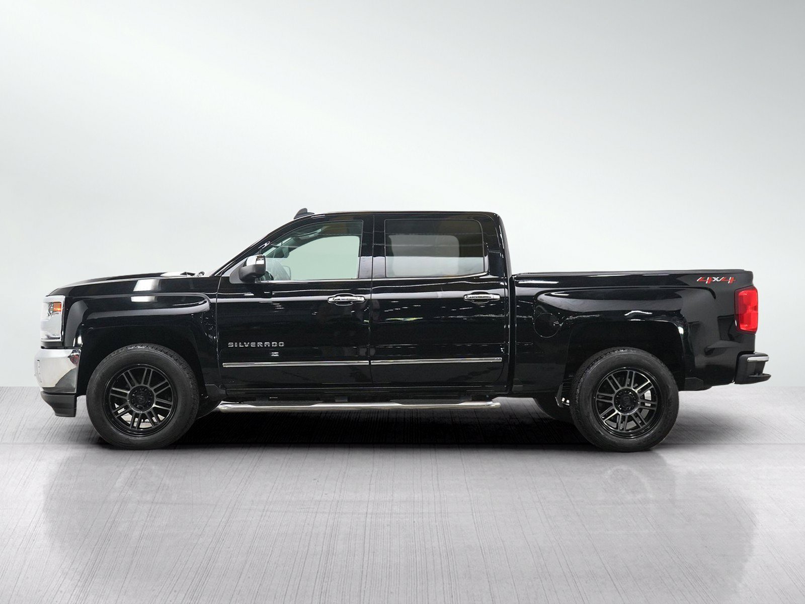 Used 2018 Chevrolet Silverado 1500 LTZ with VIN 3GCUKSEC3JG502850 for sale in White Bear Lake, Minnesota